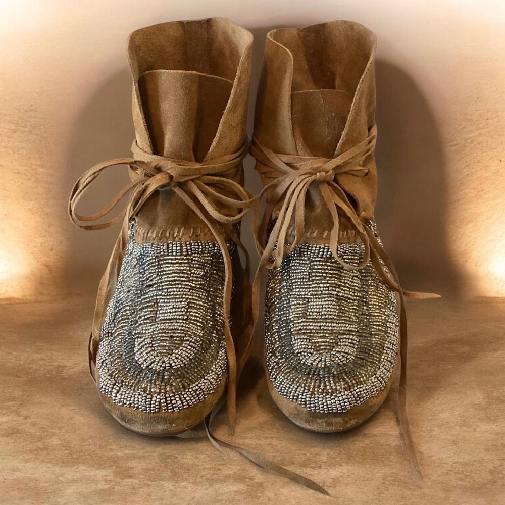 House of Harlow 1960 Tan Suede Beaded Moccasin Ankle Boots  Boho Tie Bootie S38
